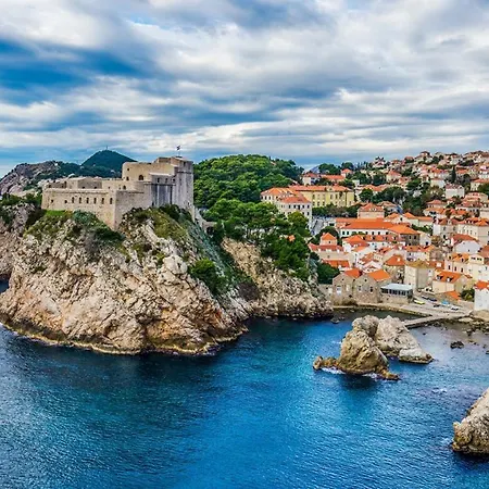 Exclusive Nia Apartment