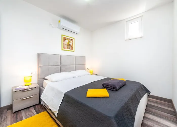 Exclusive Nia * Ragusa