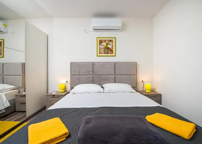 Exclusive Nia Ragusa